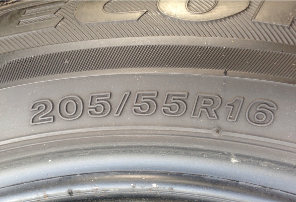 ยาง Bridgestone 205 55 16 ปี13 ดอกเยอะ เนื้อนิ่มๆ ไม่มีปะ