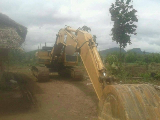 ขายCAT  E 200 B  สภาพสวยพร้อมใช้ ราคาต่อรองได้ ติดต่อได้ที่คุณ อ๊อฟ พิจิตร 086-737-9991