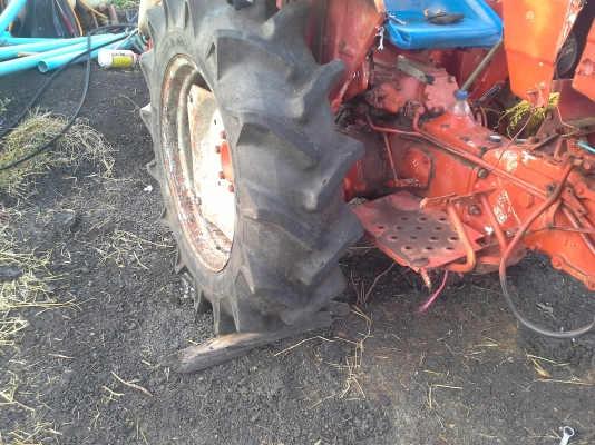 ขายครับอีซากิราคาเบาๆTS 2500สำหรับในสวนลากจูง