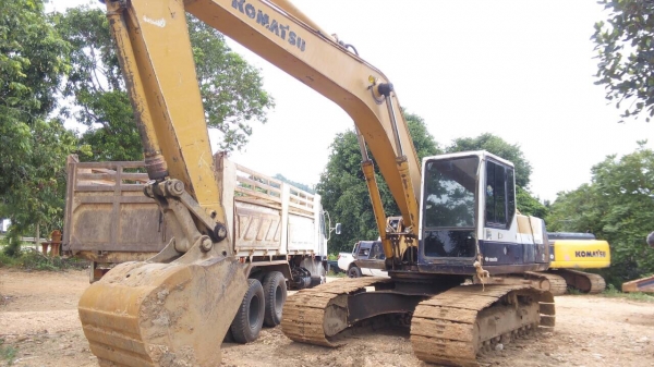 รถขุดPc200-5. คอนโทนสั้น ซีเรียล 62400. มีแอร์ ไฟตัด. รถสภาพดี พร้อมใช้