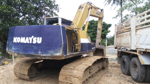 รถขุดPc200-5. คอนโทนสั้น ซีเรียล 62400. มีแอร์ ไฟตัด. รถสภาพดี พร้อมใช้