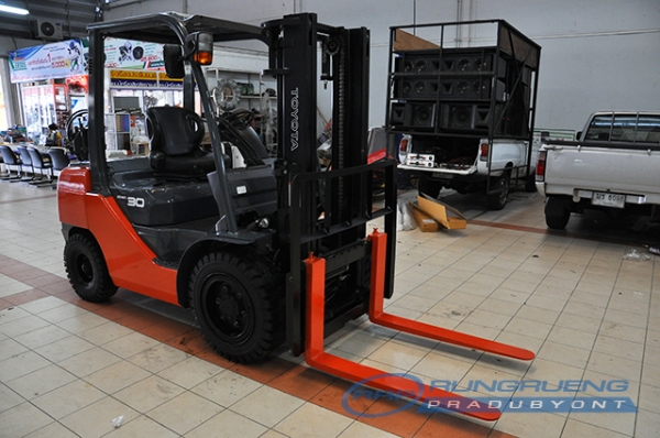 ขายรถโฟล์คลิฟท์มือสอง TOYOTA รุ่น 8FG30 ราคา 415,000 บาท นำเข้าจากประเทศญี่ปุ่น 100\% ไม่เคยใช้งานในไทย ขายรถโฟล์คลิฟท์มือสอง TOYOTA รุ่น 8FG30 ราคา 415,000 บาท นำเข้าจากประเทศญี่ปุ่น 100\% ไม่เคยใช้งานในไทย