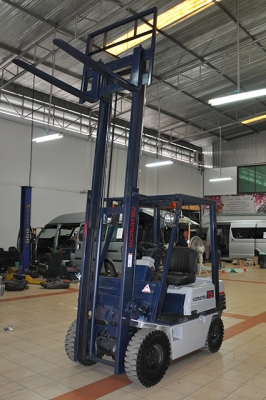 ขายรถโฟล์คลิฟท์มือสอง KOMATSU รุ่น FG15-15 ราคา 145,000 บาท นำเข้าจากประเทศญี่ปุ่น 100\% ไม่เคยใช้งานในประเทศไทย