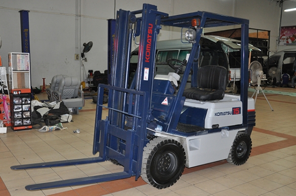 ขายรถโฟล์คลิฟท์มือสอง KOMATSU รุ่น FG15-15 ราคา 145,000 บาท นำเข้าจากประเทศญี่ปุ่น 100\% ไม่เคยใช้งานในประเทศไทย