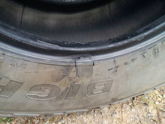 น้องฝากขาย 285/75/16 MAXSIS MT ปี 11 มีตำหนิ 2 เส้นครับ น้องฝากขาย 285/75/16 MAXSIS MT ปี 11 มีตำหนิ 2 เส้นครับ