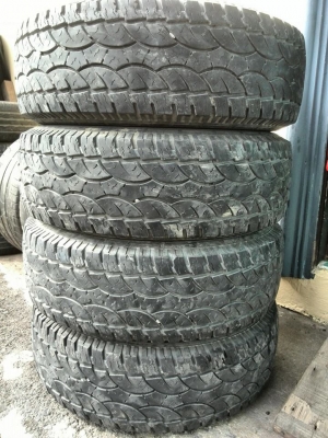 ขายยาง THUNDERER RANGER A/T 235-75-15 ปี10 ดอกเป็นก้อน เนื้อนิ่ม ไม่กินข้าง ชุดละ 3,800 บาท