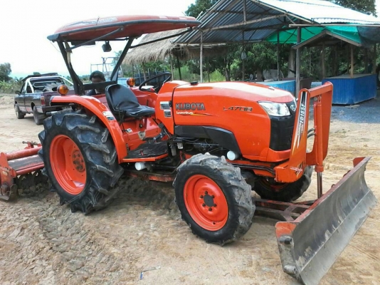 ขายรถไถ KUBOTA L4708 สภาพดีเดิมๆพร้อมใช้งาน อุปกรณ์ครบ 3 ชิ้นมีพร้อมดันหน้า ผานพรวนและ โรตารี่