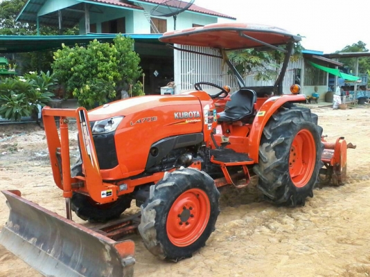 ขายรถไถ KUBOTA L4708 สภาพดีเดิมๆพร้อมใช้งาน อุปกรณ์ครบ 3 ชิ้นมีพร้อมดันหน้า ผานพรวนและ โรตารี่