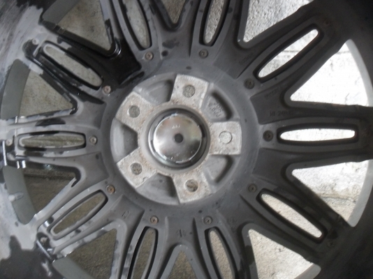 ล้อแม็ก 20นิ้ว 5รู114 หน้าตื้นหลังลึก พร้อมยาง สวยๆ 4 ล้อ ราคา 9800 บาท