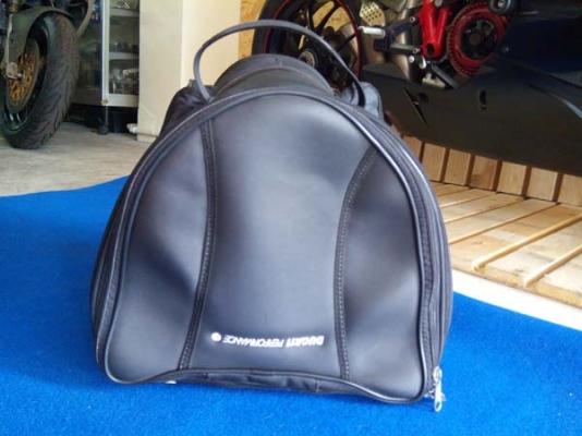 กระเป๋า DUCATI PERFOMANCE สำหรับ 795, 796 MONSTER 1100 ราคาใบละ 8000 บาท