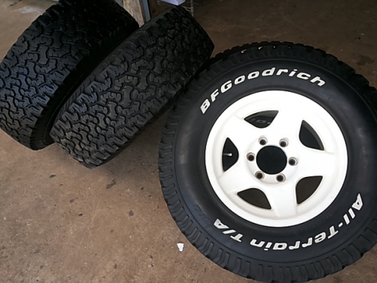 ล้อแมกซ์เลนโซ่เบลดเล่พร้อมยาง bf 265 75 16 สภาพสวยนางฟ้า