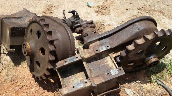 ตัวเดิน 12 มิตซู มอเตอร์ KYB ราคา 185000 บาท โทร 0850853022