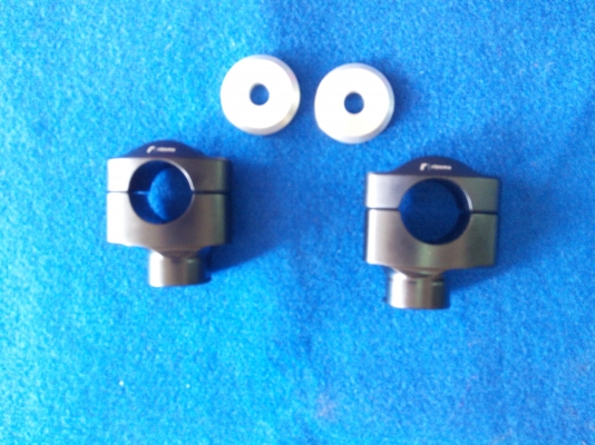 ตุ๊กตาเเฮนด์ สำหรับ DUCATI 795 ราคาคู่ละ 3,500 บาท