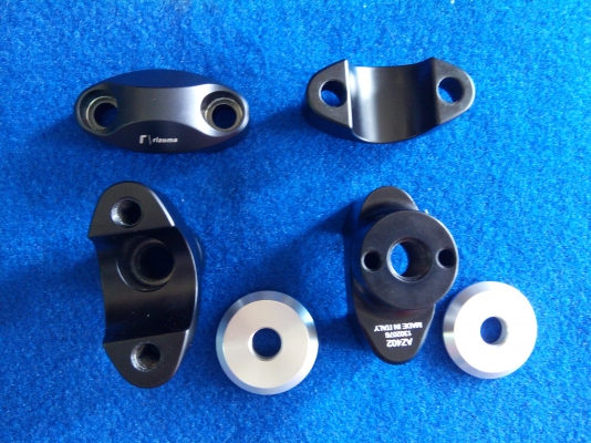 ตุ๊กตาเเฮนด์ สำหรับ DUCATI 795 ราคาคู่ละ 3,500 บาท