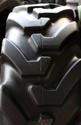 ยาง 10.5/80-18,12.5/80-18 JCB ตักหน้าขุดหลัง