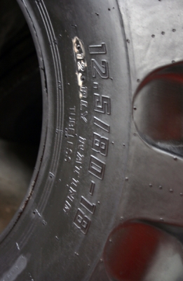 ยาง 10.5/80-18,12.5/80-18 JCB ตักหน้าขุดหลัง