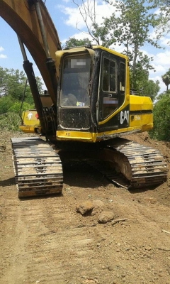 **590,000 บ.ต่อรอง/// แบคโฮ CAT 320 V.1 **ขาย CAT 320 V.1 แบคโฮสภาพพร้อมใช้ ราคาเบาๆ HYD.EXCAVATOR CATERPILLAR 320 Vertion 1 เครื่องเดิม ปั้มเดิม ไฟฟ้าครบ เครื่อง แน่น ปั้มแรง ทำงานดี เร็วดี บูมอาร์มสวย ไม่ปะไม่ร้าว บุ้งกี๋หนาไม่ผุ ฟันตักยาว บูท/สลัก แน่น