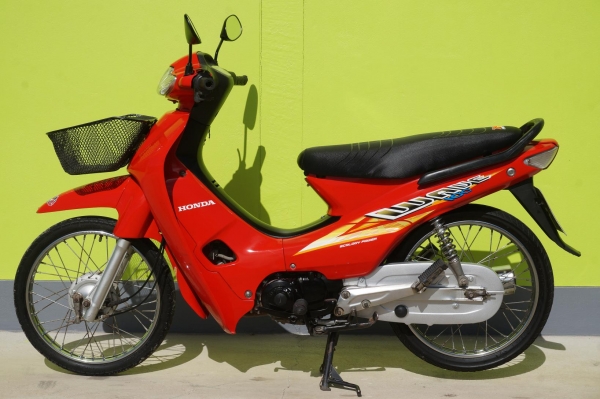 ขาย Honda wave 100 ปี46 เดิมๆเครื่องดีมาก ทะเบียนพร้อมโอนเอกสารครบภาษี 2558