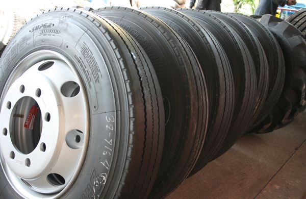 กะทะล้อพร้อมยางสวยๆ ขายถูกๆ ขนาด 9R22.5 เท่ากับยาง9.00-20