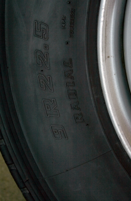 กะทะล้อพร้อมยางสวยๆ ขายถูกๆ ขนาด 9R22.5 เท่ากับยาง9.00-20