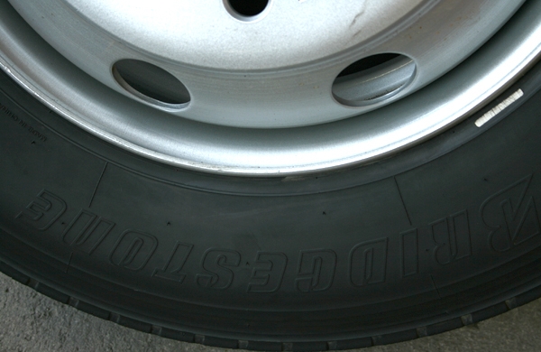 กะทะล้อพร้อมยางสวยๆ ขายถูกๆ ขนาด 9R22.5 เท่ากับยาง9.00-20