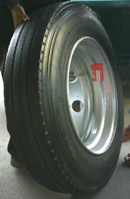 กะทะล้อพร้อมยางสวยๆ ขายถูกๆ ขนาด 9R22.5 เท่ากับยาง9.00-20