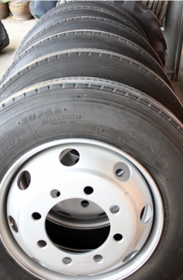 กะทะล้อพร้อมยางสวยๆ ขายถูกๆ ขนาด 9R22.5 เท่ากับยาง9.00-20