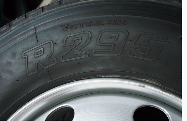 กะทะล้อพร้อมยางสวยๆ ขายถูกๆ ขนาด 9R22.5 เท่ากับยาง9.00-20