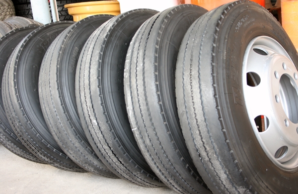 กะทะล้อพร้อมยางสวยๆ ขายถูกๆ ขนาด 9R22.5 เท่ากับยาง9.00-20