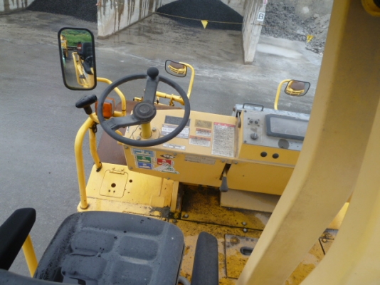 ขายรถบด 3 ล้อเหล็ก SAKAI R2-1 สภาพสวยพร้อมใช้งาน ติดต่อ อำพล 090-9094506, 080-3031241