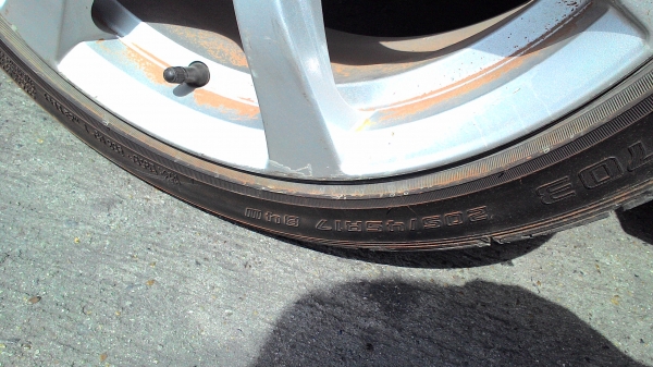 แม๊กขอบ 17 ขนาด 4 รู 100 พร้อมยาง 205/45R17 ชุด  4 ล้อ tel.081-427-3941