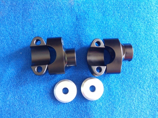 ตุ๊กตาเเฮนด์ สำหรับ DUCATI 795 ราคาคู่ละ 3,500 บาท ตุ๊กตาเเฮนด์ สำหรับ DUCATI 795 ราคาคู่ละ 3,500 บาท