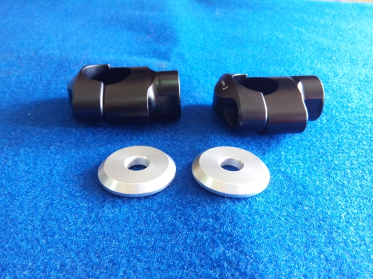 ตุ๊กตาเเฮนด์ สำหรับ DUCATI 795 ราคาคู่ละ 3,500 บาท ตุ๊กตาเเฮนด์ สำหรับ DUCATI 795 ราคาคู่ละ 3,500 บาท