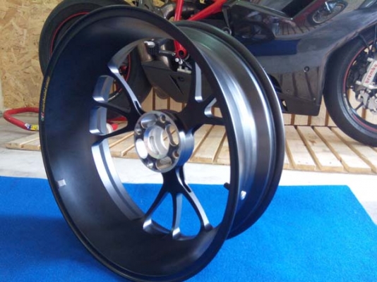 ล้อเเม็ค หน้า - หลัง MARCHESINI สำหรับ DUCATI 1199 R-S ราคาคู่ละ 68000 บาท