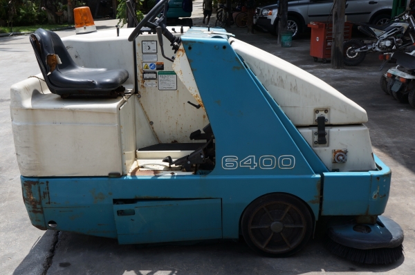 รถกวาดพื้น ดูดฝุ่น TENNANT 6400