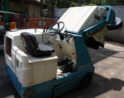 รถกวาดพื้น ดูดฝุ่น TENNANT 6400