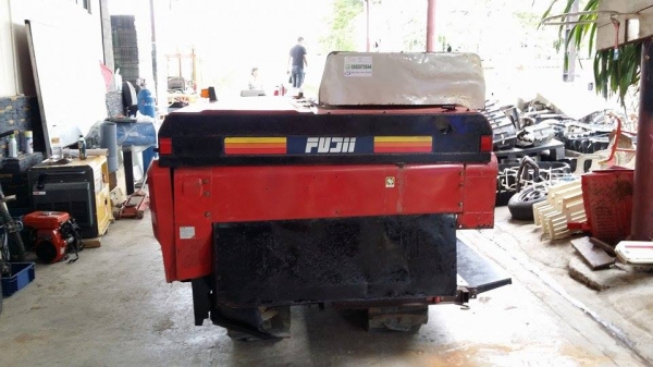 รถเกี่ยวข้าวพร้อมนวดข้าวในตัว แบบนั่งขับ เก่าญี่ปุ่น MITSUBISHI รุ่น FC12  สภาพสวย