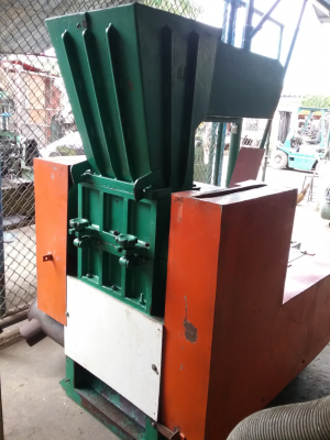 เครื่องโม่พลาสติก PET , PE ,PP ,PA ,PVC บดได้ทุกชนิด ขนาด 20 HP. พร้อมใช้งาน เครื่องโม่พลาสติก PET , PE ,PP ,PA ,PVC บดได้ทุกชนิด ขนาด 20 HP. พร้อมใช้งาน