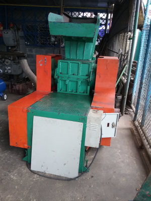 เครื่องโม่พลาสติก PET , PE ,PP ,PA ,PVC บดได้ทุกชนิด ขนาด 20 HP. พร้อมใช้งาน
