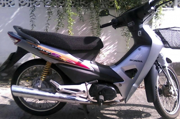 ขาย Honda Wave 100 S U-BOX ปี 48 สภาพสวย,ใช้น้อย มีจอดล้มบังลมนอกด้านขวา และฝาปิดแตรแตก 2 ชิ้น ภาษีเต็ม เล่มพร้อมโอน