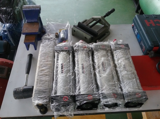 เครื่องมือและอุปกรณ์งานช่าง มือสอง และ มือหนึ่ง พร้อมใช้งาน เครื่องมือและอุปกรณ์งานช่าง มือสอง และ มือหนึ่ง พร้อมใช้งาน