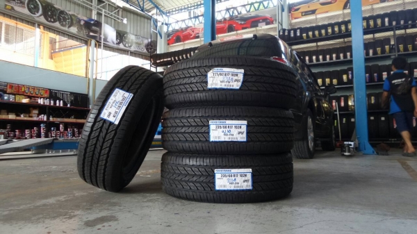 ขายยางใหม่ TOYO OPUT 235/60-17 เส้นละ 4750บาท