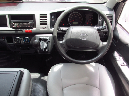 TOYOTA COMMUTER 2.5D4D ปี 2012 สนใจติดต่อ 080-604-8422 ปุ้ย