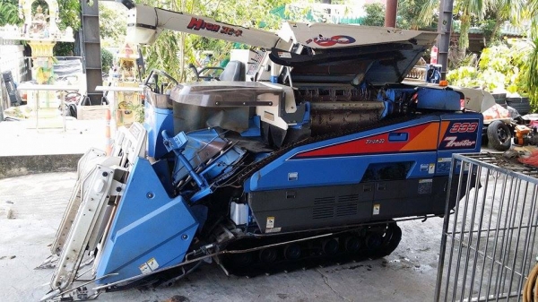 รถเกี่ยวข้าวพร้อมนวดข้าวในตัว แบบนั่งขับ เก่าญี่ปุ่น  ISEKI  Frontier 333 สภาพสวย มีท่อส่งข้าว