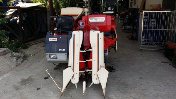 รถเกี่ยวข้าวพร้อมนวดข้าวในตัว แบบนั่งขับ เก่าญี่ปุ่น YANMAR CA8 สภาพสวย เครื่องยนต์ติดง่ายพร้อมใช้งาน