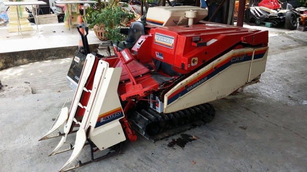 รถเกี่ยวข้าวพร้อมนวดข้าวในตัว แบบนั่งขับ เก่าญี่ปุ่น YANMAR CA8 สภาพสวย เครื่องยนต์ติดง่ายพร้อมใช้งาน