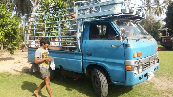 รถสี่ล้อกลาง isuzu เครื่อง 85 แรง เครื่องดีคันชีสวย เอกสารพร้อมโอน