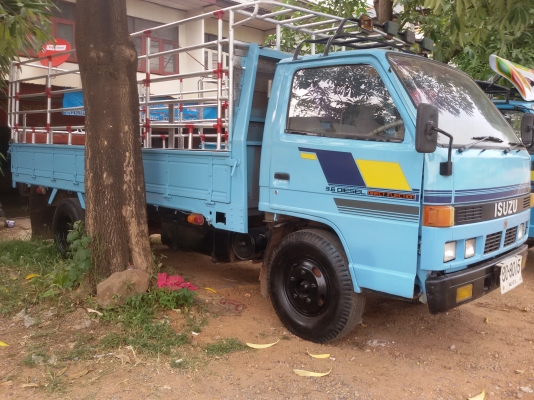 ขาย 6 ล้อ ISUZU NKR ยกหัวได้ พ. เพาเวอร์ (ผอ.ชัยภูมิ อ.หนองบัวแดงรับรถกลับบ้านเอาไปวิ่งงานทำเงินเรียบร้อยแล้ว)(เครื่องแห้ง แน่นๆ (4BC2ฝาดำ) แซสซีสวยไม่ผุไม่ดาม ไม่บวม สวยเดิมทั้งเส้น คอกเหล็กหนาๆ สูง แข็งแรง พร้อมลุยงานได้เลย เอกสารเล่มทะเบียนพร้อมโอน