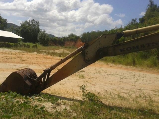 ขายรถแบคโฮ KOMATSU PC220-5 ราคา 750000