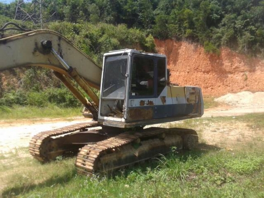 ขายรถแบคโฮ KOMATSU PC220-5 ราคา 750000